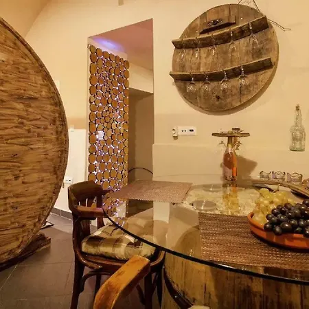 Beer & Wine Cellar Apartment *