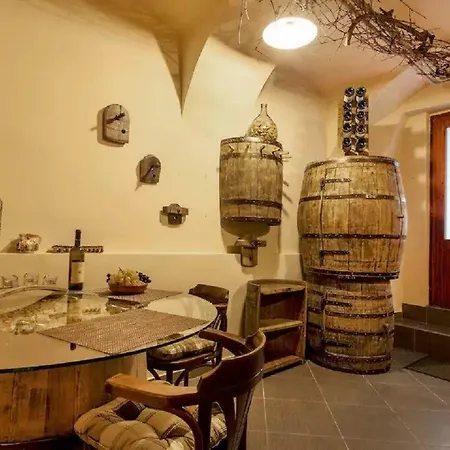 Beer & Wine Cellar Apartma *